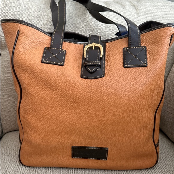 Dooney and Bourke, large Leather Tote Bag and cosmetic case - Picture 7 of 16